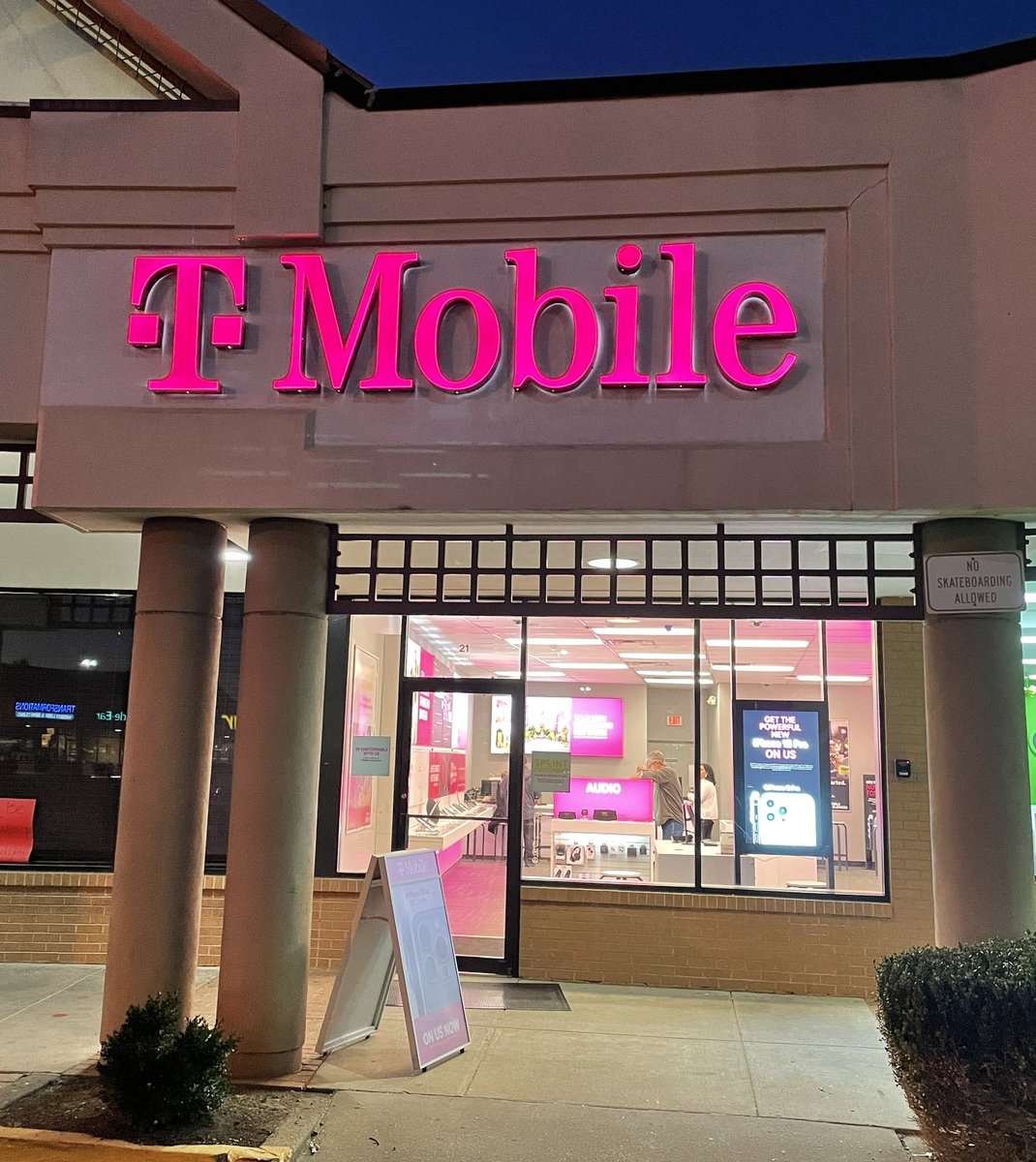 travfost's tweet photo. Getting ready for the holidays!  Got our new sign just in time! #beastmode @tglover187 @ktownshend88 @rsnorbeck #ALLIN https://t.co/ZAxHvU04xT
