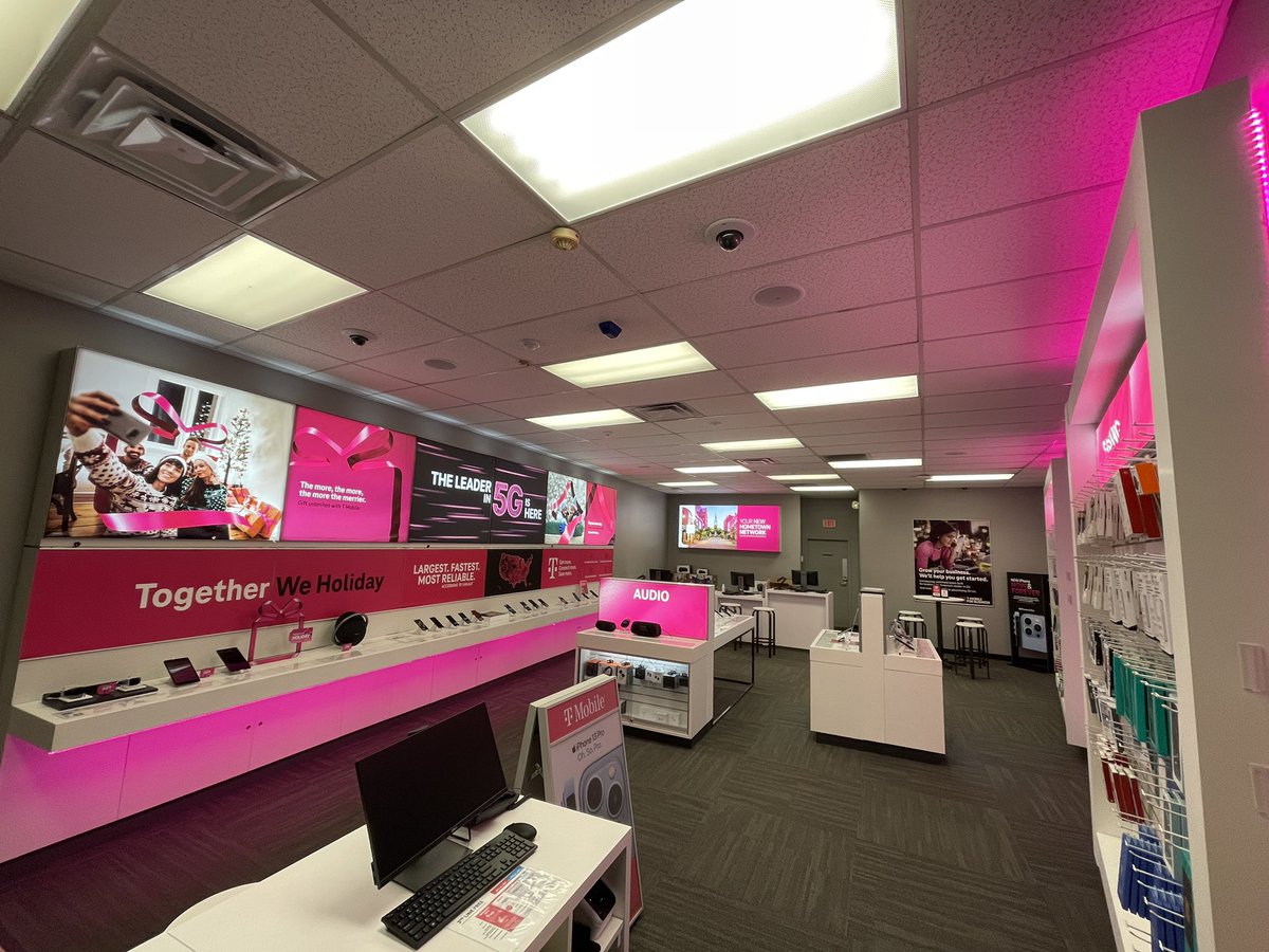 travfost's tweet photo. Getting ready for the holidays!  Got our new sign just in time! #beastmode @tglover187 @ktownshend88 @rsnorbeck #ALLIN https://t.co/ZAxHvU04xT