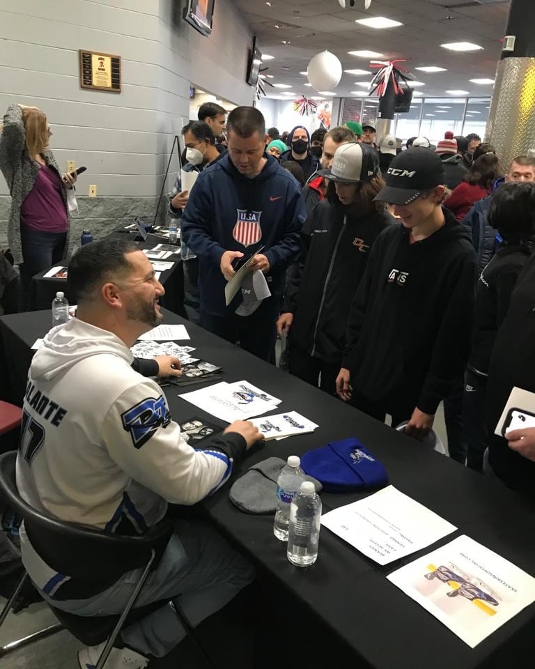 dbtrashers's tweet photo. What an unreal night and first class event at #ccmchicagoworldinvite Opening Gala - Huge thank you to Kevin and the whole @200x85 team for having AJ Galante as a guest - the support and love for the Trashers was absolutely amazing ! 🏴🏴🏴 https://t.co/JwisThigQE