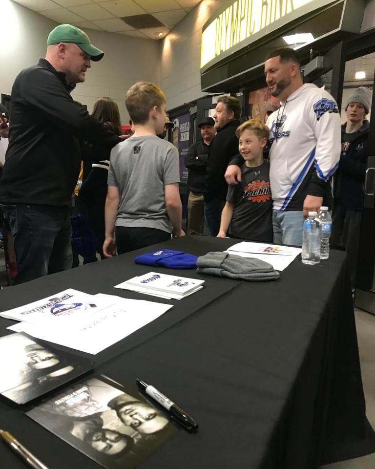 dbtrashers's tweet photo. What an unreal night and first class event at #ccmchicagoworldinvite Opening Gala - Huge thank you to Kevin and the whole @200x85 team for having AJ Galante as a guest - the support and love for the Trashers was absolutely amazing ! 🏴🏴🏴 https://t.co/JwisThigQE