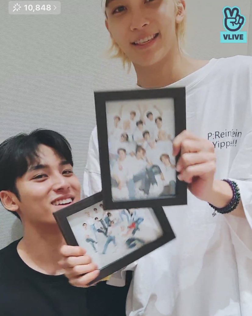 사비로 6주년 기념사진 액자제작해서 방에 둔 정하니..