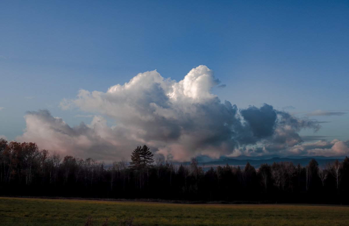 fotogosaurus's tweet photo. low cloud https://t.co/zsnaEvuYl2 #VT #Vermont #NewEngland #cloud #Landscape #LandscapePhoto #LandscapePhotography #clouds #SkyScape #Canon #Sigma #November #Fall #Autumn #InPassing #blue #LowCloud #moment #Pause #LookUp #Reflect #EarlyAM #EarlyMorning #Early https://t.co/U14Vr34Yyb
