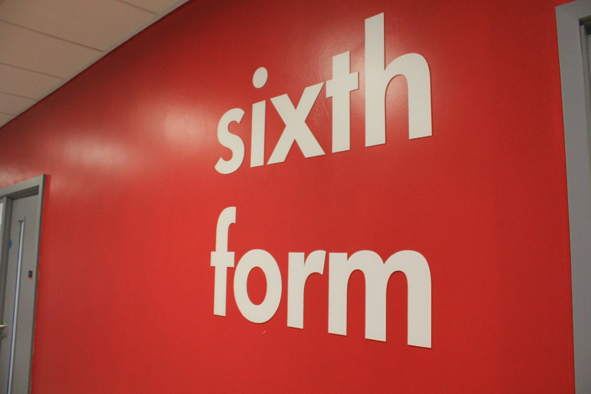 keshsixthform's tweet photo. Following the assembly from Mr Sehejpal, Head of Sixth Form, we have given out Open Evening Flyer invite to Y11. Can students book a time slot with their tutors by Mon morning! 4pm, 4.45pm or 5.30pm. Join us &amp; see why so many KESH students stay for their A levels &amp; BTEC’s with us https://t.co/iTehuL7vwi