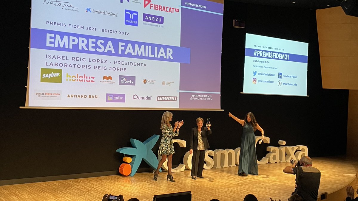 ReigJofre's tweet photo. La @fundaciofidem ha concedido el Premio a la Empresa Familiar a nuestra presidenta Isabel Reig, por su "decisión y visión, que han conducido a la empresa al éxito internacional"
Gemma Cernuda (@peixco), CEO de #EllasDeciden, le entregó el galardón en la gala #PremisFidem21 https://t.co/PVgbJqNxAO