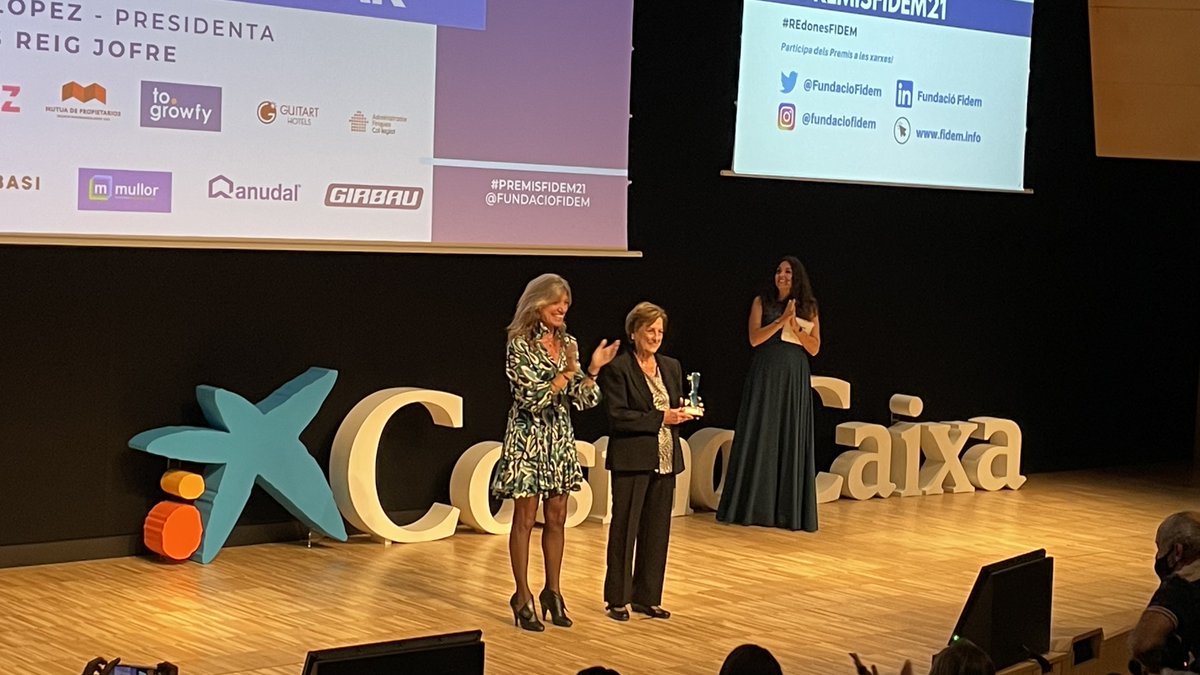 ReigJofre's tweet photo. La @fundaciofidem ha concedido el Premio a la Empresa Familiar a nuestra presidenta Isabel Reig, por su "decisión y visión, que han conducido a la empresa al éxito internacional"
Gemma Cernuda (@peixco), CEO de #EllasDeciden, le entregó el galardón en la gala #PremisFidem21 https://t.co/PVgbJqNxAO