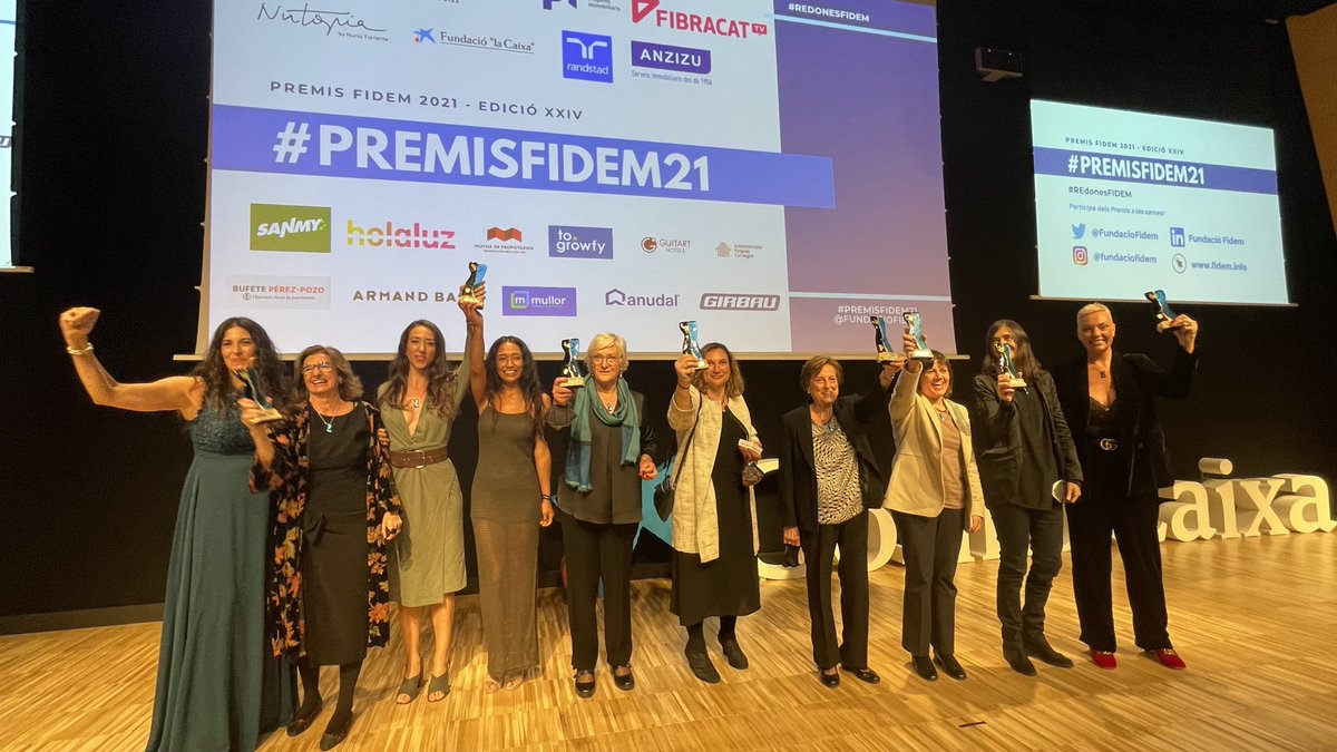 ReigJofre's tweet photo. La @fundaciofidem ha concedido el Premio a la Empresa Familiar a nuestra presidenta Isabel Reig, por su "decisión y visión, que han conducido a la empresa al éxito internacional"
Gemma Cernuda (@peixco), CEO de #EllasDeciden, le entregó el galardón en la gala #PremisFidem21 https://t.co/PVgbJqNxAO
