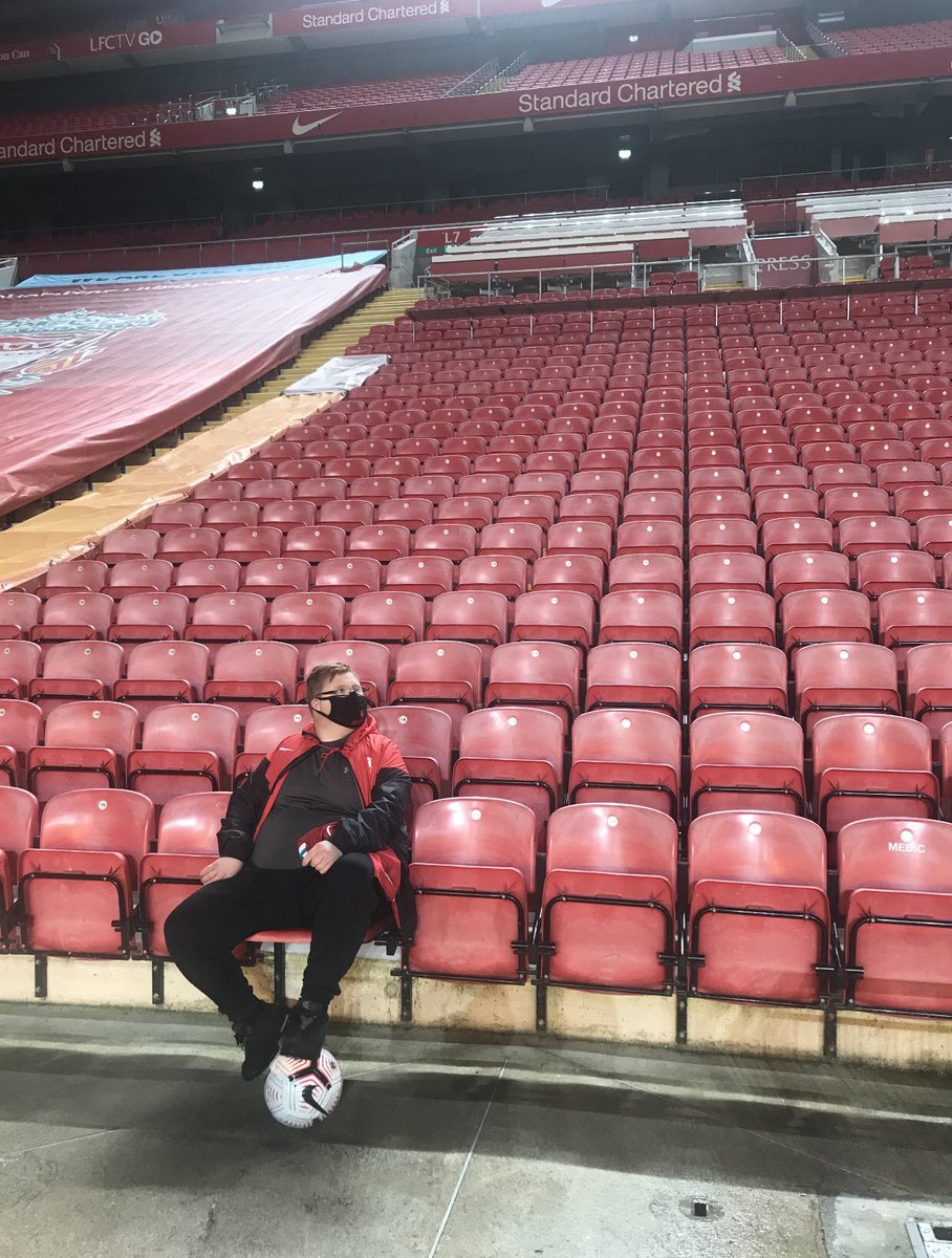 TheFlorrie's tweet image. It is a year to the day that our number 1 volunteer Lee Swan aka The King Of The Dingle got his surprise off Sadio Mane with @LFC and @NIVEAMENUK a truly beautiful moment. youtu.be/4zu7tPh6Png please share. Is right Lee you wonderful person!!!