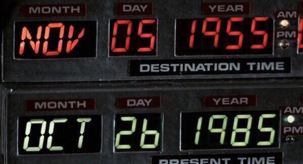 retrochenta's tweet photo. Hoy hace 66 años que Doc tuvo la idea del "Condensador de Fluzo" que le permitiría viajar en el tiempo. Y Marty McFly fue allí a verle. https://t.co/z7sfSYLt6h