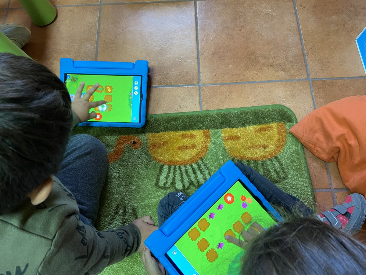PenyaLab's tweet photo. Els infants de #Vistabelladelmaestrat #Atzenetadelmaestrat #Useres #Xodos han participat a la #codeweek de @CodeWeekEU Aprenen a programar amb diversos dispositius i recursos d'aprenentatge de @PenyaLab https://t.co/AqxtLKph9b