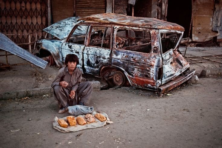 90 голод. Американский фотограф Стив МАККАРРИ: афганские зарисовки 1990-х годов.