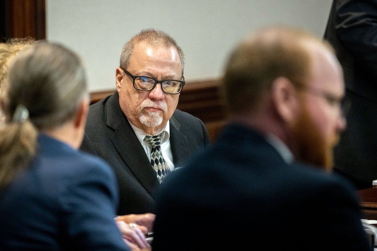 KaileyTracy's tweet photo. After almost 3 weeks of jury selection, opening statements start today in trial in death of #AhmaudArbery. 
-11 white jurors, 1 Black juror
-1 juror struck for medical reasons yesterday, alternate replaced her, also white female
-Court starts at 9 am
Photos: pool photographer https://t.co/4H0aJ3K78y