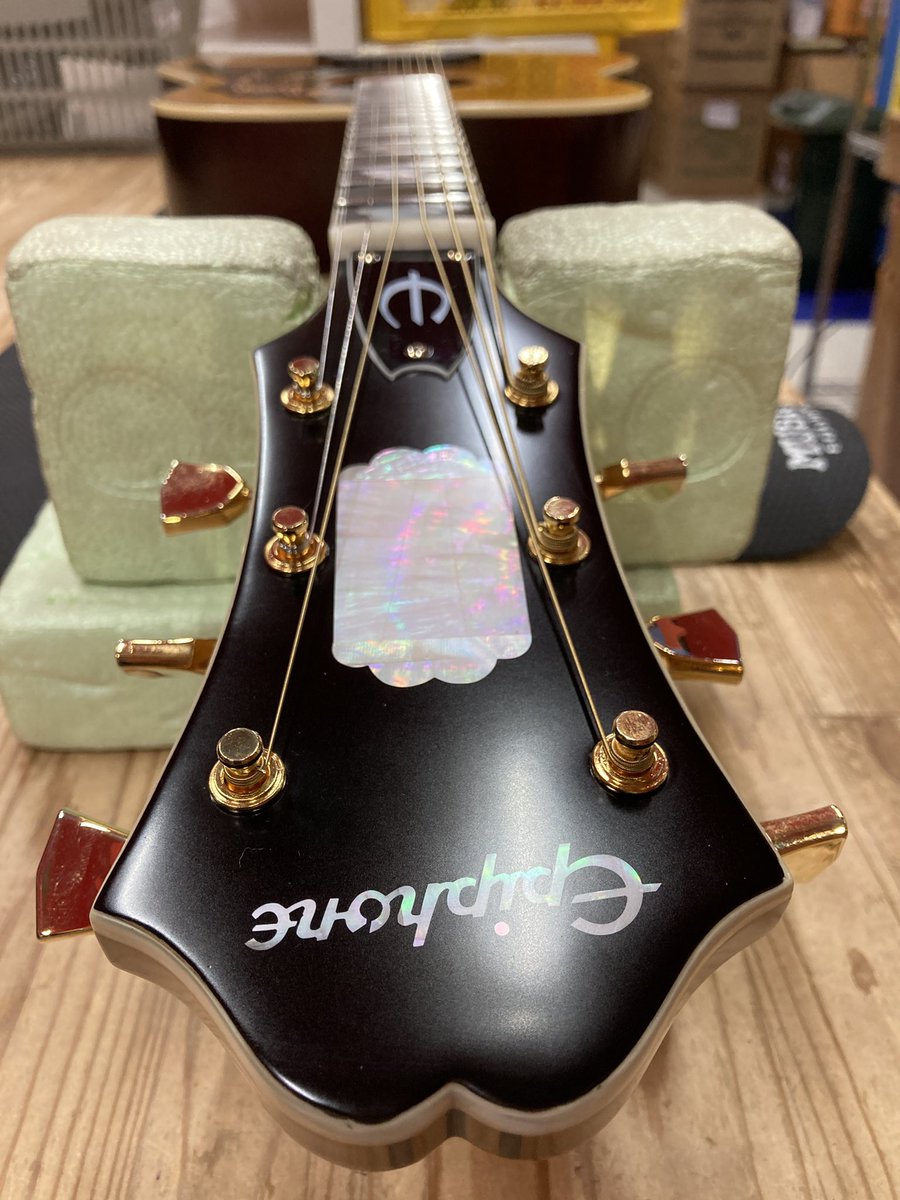 od_musics's tweet photo. New arrival !!!
Epiphone
Master bilt Excellent
FT120(2020年製)
Master biltシリーズより満を持して復刻された、Excellent FT120!!
1963~70年の間に141本しか生産されなかったEpiphoneの中で最も希少なモデルです!
#Epiphone #Masterbilt #FT120
#エレアコ #楽器 #楽器買取 #王の洞窟 https://t.co/9pjxTDgpkZ