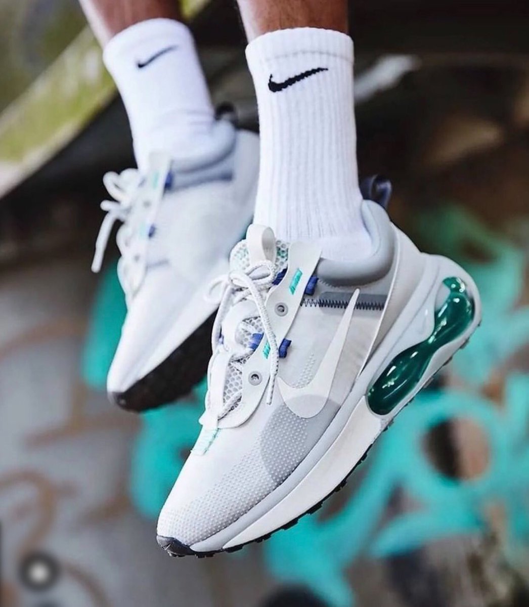 Sneaker Deals GB tweet media