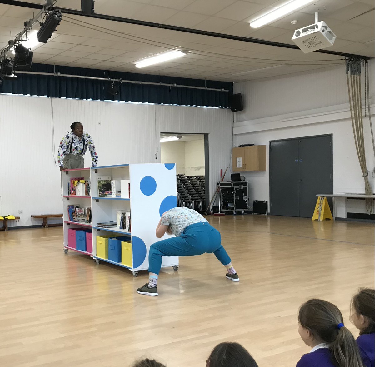 madebyKG's tweet photo. We have spent a gorgeous week back IN REAL LIFE in primary schools across #Surrey, performing #TheStoryDetectives for year 2 and 3 children as part of the @Delightcharity #DelightinDance programme for 2021/22 #acesupported @Dance21Surrey @SurreyLibraries https://t.co/dY0DZKnz4d