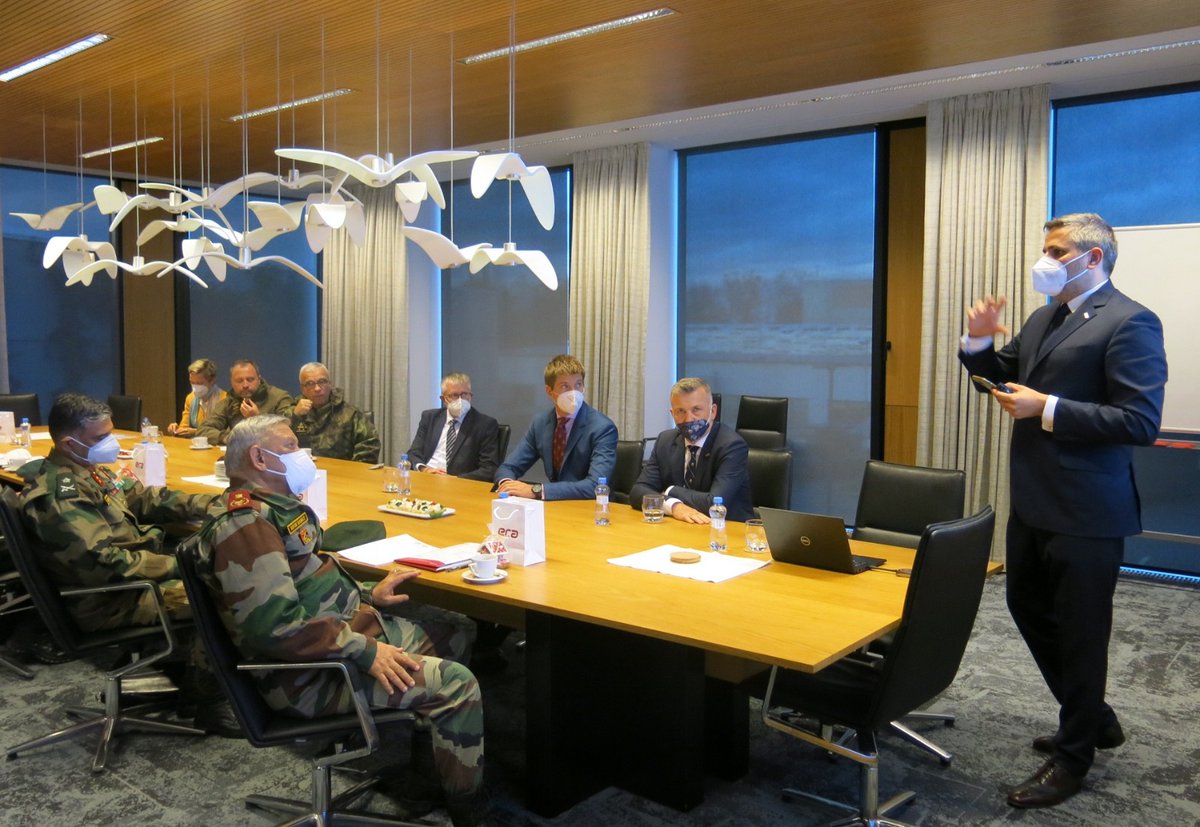 ERAaero's tweet photo. Přivítali jsme v Pardubicích delegaci indického náčelníka generálního štábu generála Bipina Rawata. Návštěvě jsme prezentovali schopnosti našich vojenských technologií. @ERAaero není v Indii nováčkem, naše civilní systémy roky fungují na letištích v Bombaji či Kalkatě.🇮🇳
@adgpi https://t.co/1hSEVEj1HC