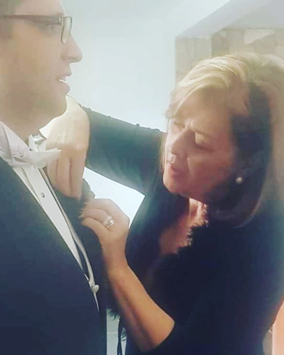 ZeroloPlanner's tweet photo. No hay q descuidar al novio y los detalles para q se sienta  cómodo y feliz. 
El también es protagonista y merece tener el mejor recuerdo de ese gran día.
Un wedding planner tiene presente q esta trabajando con emociones
#bodas #novios #BodasBonitas #wedingplanner #ZeroloPlanner https://t.co/FyD0bWVaJz