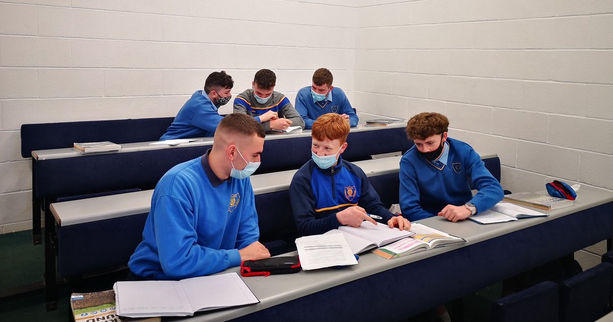 dulleamairead's tweet photo. 5th yr Ag Science students @KinsaleComSch tuning into @growgardeners webinar 'Soil to Fork'. Very informative and educational #ClimateAndNatureSummit https://t.co/qfgCsZM97B
