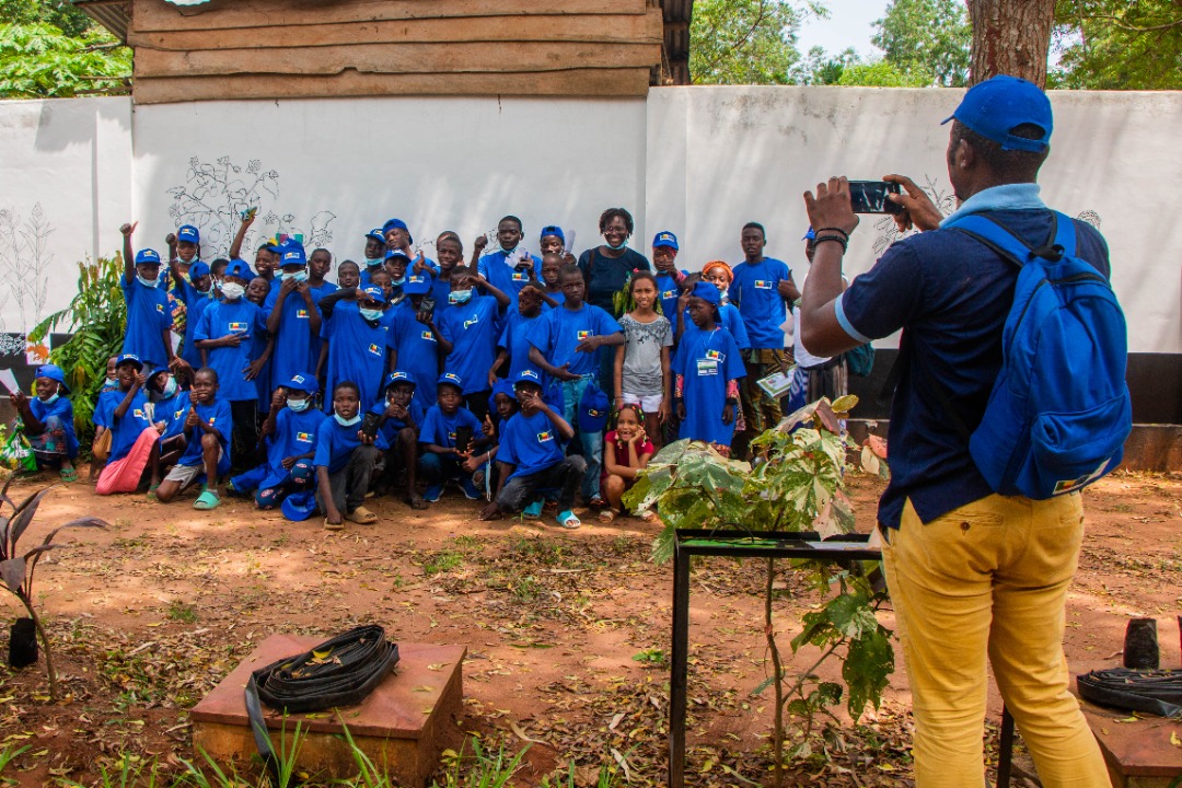 UEauBenin's tweet photo. Sensibilisation des enfants sur la préservation de la🌍. Avec #TAMAEE et #Citoyensdesrues, une cinquantaine d’enfants étaient à la ferme agro-écologique de #KALAUPAPA. Ils ont pris des résolutions pour la protection de la planète.
#COP26Glasgow
#EUatCOP26
#EUGreenDeal https://t.co/MCWPQCGnxT