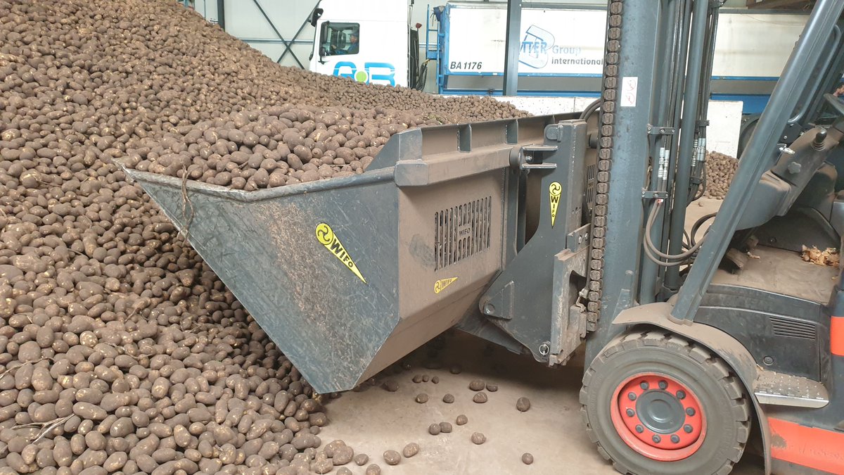 wifoanema's tweet photo. Deze HOD-Z schepbak is in gebruik op Landgoed Scholtenszathe. Hij is uitgerust met het WIFO FE-300 kantelsysteem.
Hierdoor staat de bak dichtbij de heftruck en kantelt hij bijzonder snel.
Meer weten? Bekijk via https://t.co/a8f0sbM5iJ
#wifo #schepbak #kantelframe #simplystrong https://t.co/7s9IYdtu2C