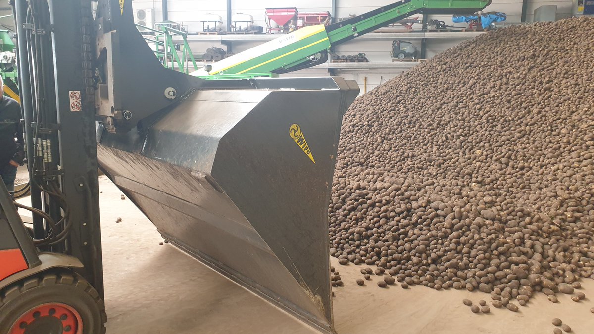 wifoanema's tweet photo. Deze HOD-Z schepbak is in gebruik op Landgoed Scholtenszathe. Hij is uitgerust met het WIFO FE-300 kantelsysteem.
Hierdoor staat de bak dichtbij de heftruck en kantelt hij bijzonder snel.
Meer weten? Bekijk via https://t.co/a8f0sbM5iJ
#wifo #schepbak #kantelframe #simplystrong https://t.co/7s9IYdtu2C