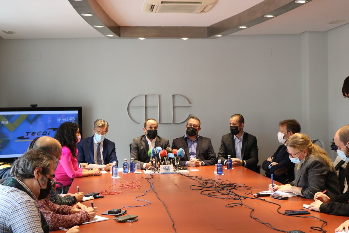 feleleon's tweet photo. 📍 Esta mañana hemos presentado a nuestros Empresarios del Año FELE 2021 Jorge Luis Rodríguez, Óscar Fidel Rodríguez y José Luis Mallo, directivos de @TecoiOfficial   🏆 Un reconocimiento a la innovación y apuesta por el mundo rural 

+ info ➡ https://t.co/GbnypfnUb4 

#leonesp https://t.co/JOaJu4a35g