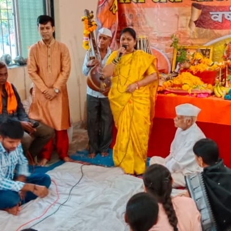JHasnale's tweet photo. श्री क्षेत्र नारायणगड सेवाभावी संस्था (रजि.) काशीमिरा आयो. अखंड हरिनाम सप्ताहाला आज माझ्या हस्ते फुले टाकुन सुरुवात करण्याचा योग आला. या संस्थेचे गेल्या 18 वर्षांपासून शहरात वारकरी संप्रदायाचे काम उत्तमरीत्या सुरू आहे. त्याबद्दल यांचे मनापासुन कौतुक करते. https://t.co/73uCdyllU2