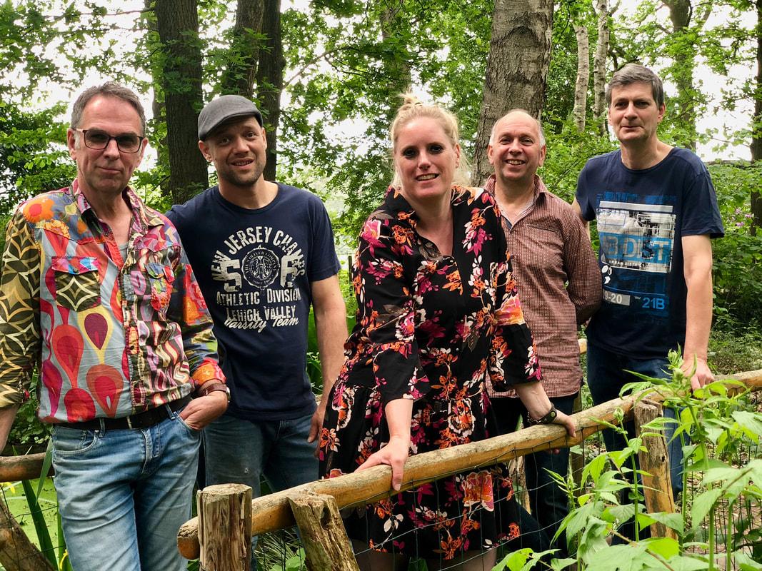 Fijne live-muziek in een sfeervolle omgeving, dat is Slotmuziek! Bezoekers van #Museum ’t Oude Slot in #Veldhoven kunnen elke laatste zondag van de maand (m.u.v. december) genieten van #livemuziek. Deze maand treedt Rewind op. Kom je ook? Meer informatie museumoudeslot.nl/activiteiten