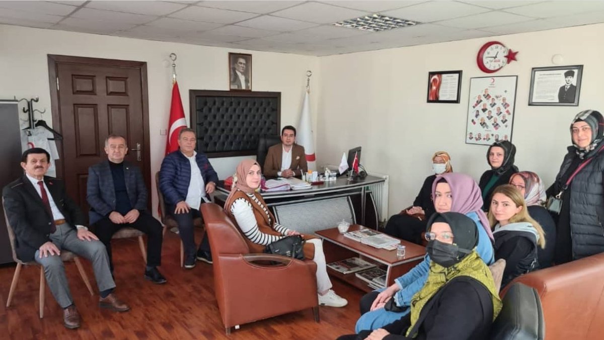 TurkBafra's tweet photo. Kızılay Haftası münasebetiyle ilçemizde Kızılay yürüyüşümüzü gerçekleştirip maske dağıtarak Kızılay haftamız hakkında bilgiler verdik.@drkeremkinik @kizilay #kızılayhaftası #kizilay #hilalolsuntürkiye https://t.co/62SRTxsgGT