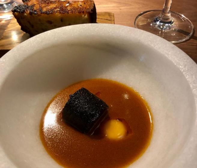 RiojaAlavesa's tweet photo. 😋 @DiegoGuerrero75 crea en #Dspeak el maridaje perfecto: 10 platos con los mejores vinos jóvenes de la #RiojaAlavesa

¡Gracias Diego, @bculinary y @Araba por ser los embajadores ideales de nuestros vinos! 

👉 https://t.co/A8LXUfl2Yk https://t.co/tiwHUa3eYw