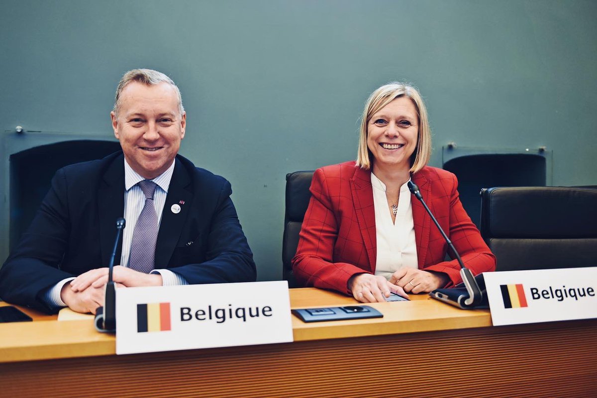 elianetillieux's tweet photo. Sommet du Numérique organisé par @AIMFrancophones et @VilledeNamur #aimfnamur2021. Un échange indispensable entre les villes, autorités nationales et internationales sur les possibilités permises par le numérique et sur les problématiques qu’il soulève #transitionnumérique 🌐 https://t.co/8W2sXT9lB6