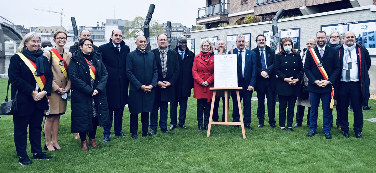 elianetillieux's tweet photo. Sommet du Numérique organisé par @AIMFrancophones et @VilledeNamur #aimfnamur2021. Un échange indispensable entre les villes, autorités nationales et internationales sur les possibilités permises par le numérique et sur les problématiques qu’il soulève #transitionnumérique 🌐 https://t.co/8W2sXT9lB6