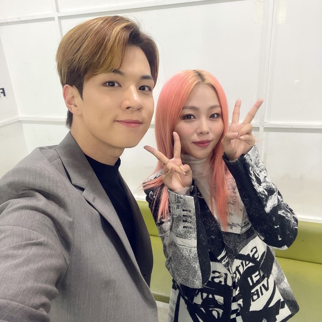 NFlyingIntl's tweet image. 📷 IG post | (05.11.21)

sketchbook_official posted a selfie of Hweseung and HYNN for the upcoming “Yoo Heeyeol’s Sketchbook” episode

The episode will air tonight on 12:55 PM KST
　
#NFlying #엔플라잉
@NFlyingofficial
#YooHweseung #유회승