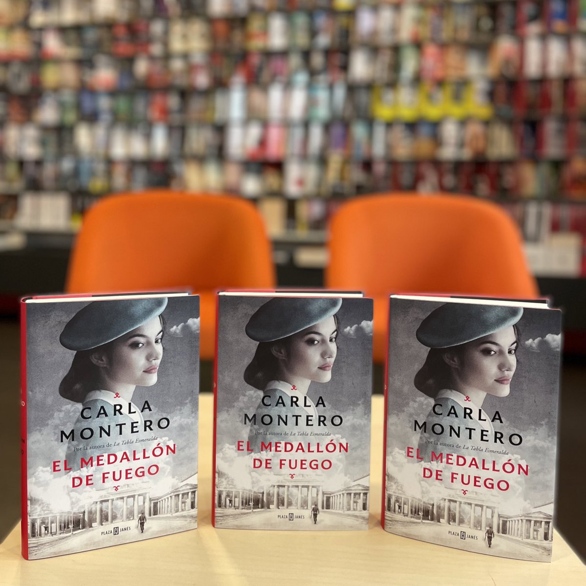 Oletvm's tweet photo. 📣 ¡SORTEO! #ElMedallóndeFuego de Carla Montero.

Sorteamos 3 ejemplares (1 en Facebook, 1 en twitter y 1 en instagram) 📖📖📖

* Imprescindible que la persona ganadora acuda a la presentación para recoger su libro dedicado (Viernes 12 de noviembre a las 19:00h)

Para participar: https://t.co/q0I6NGjhUT
