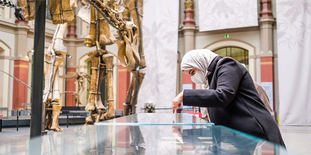 BerlinSciWeek's tweet photo. First impressions of the first Campus Day.
Visitors exploring the scenery, science enthusiasts in amazement of the displayed objects, participants listening to the first events.
Looks great, right?
#berlinscienceweek #berlinscienceweek2021 #daretoknow https://t.co/NaCggYSrfK
