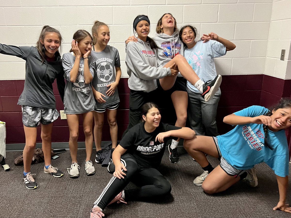 cross_bhs's tweet photo. Last practice for the seniors, last practice before the BIG DAY!!! #bittersweet #chopwoodcarrywater #statebound #letsgetit #trusttheprocess #family https://t.co/975UWoV5wJ
