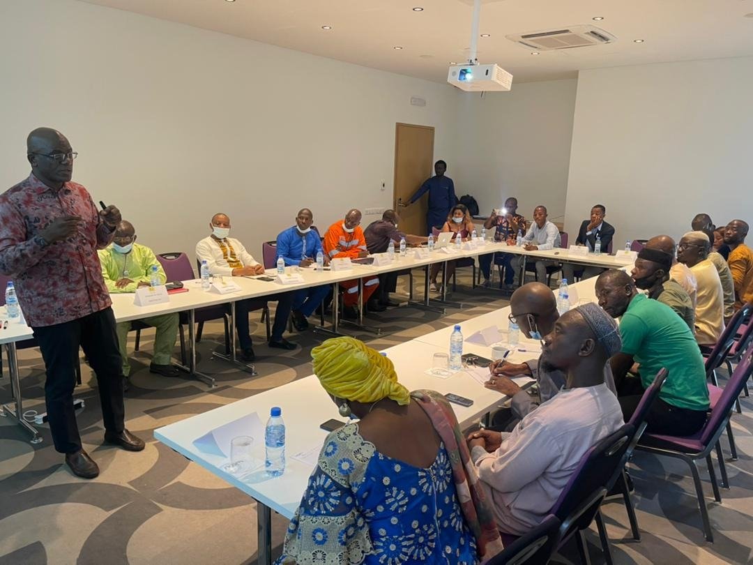 Force est de constater que les ampoules restent allumé toute la journée en bordure des routes. L'économie de cette énergie favorisera la distribution de l'énergie dans dans certains quartier qui n'en dispose pas d'électricité.
#EDG #Energie #Médias #PressePublique