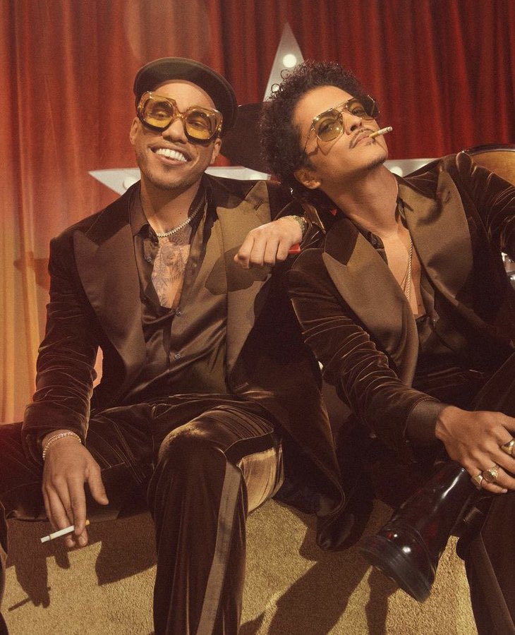 hooligan_kat's tweet photo. 🎙️| Silk Sonic’s interviews; a thread https://t.co/cCnF6pnin5