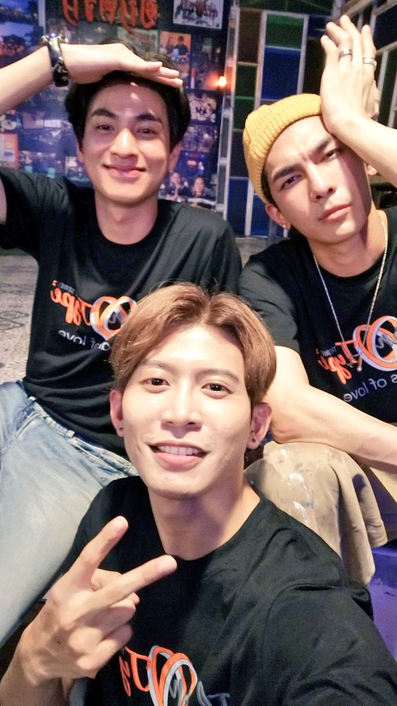 blebiw_29's tweet photo. Happy Birthday P Run . Hope your all wishes come true and future success. Have a blast phi. #HappyRun28th https://t.co/9MTHUpd7Ds