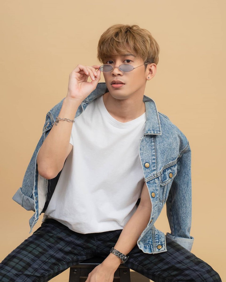 blebiw_29's tweet photo. Happy Birthday P Run . Hope your all wishes come true and future success. Have a blast phi. #HappyRun28th https://t.co/9MTHUpd7Ds