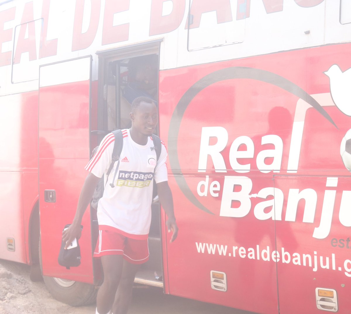 RealDeBanjulFC's tweet image. Watch Casa Sports vs Real De Banjul live ✌.

eSohna Sports will stream the game on its Facebook page, when the Casa Boys lock horns with us, at the Stade Aline Sitoe Diatta, at 16:30.

#RDB #CasaSports #InternationalClubFriendly #CityBoys #RealDeBanjul #NetPageFIBER