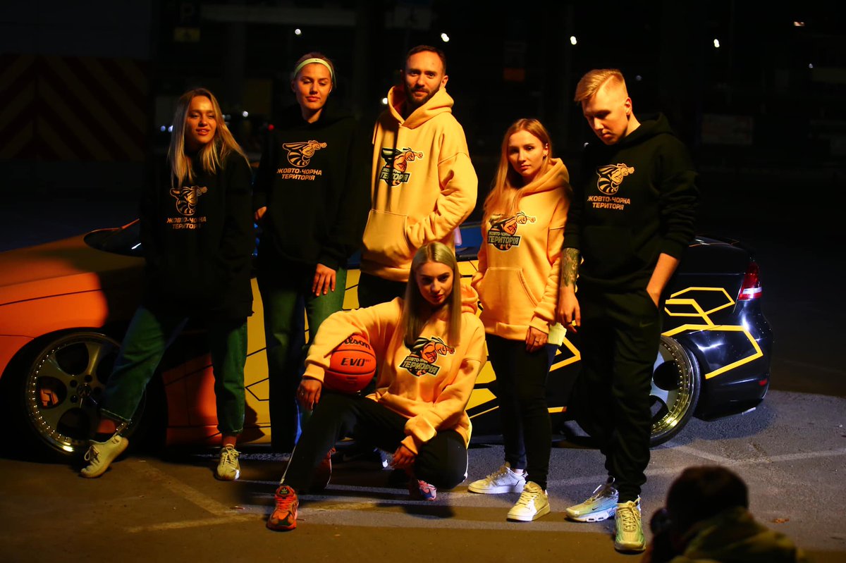 В 2016-м обещал себе никогда больше не участвовать в 🏀. Но сегодня в банде крутых PRщиков "Киев-Баскета" открыл интернет-фаншоп клубного мерча, о котором мечтал еще в @TsmokiMinsk... А всего-то стоило встретить ребят, которые горят идеей и способны ей увлечь)