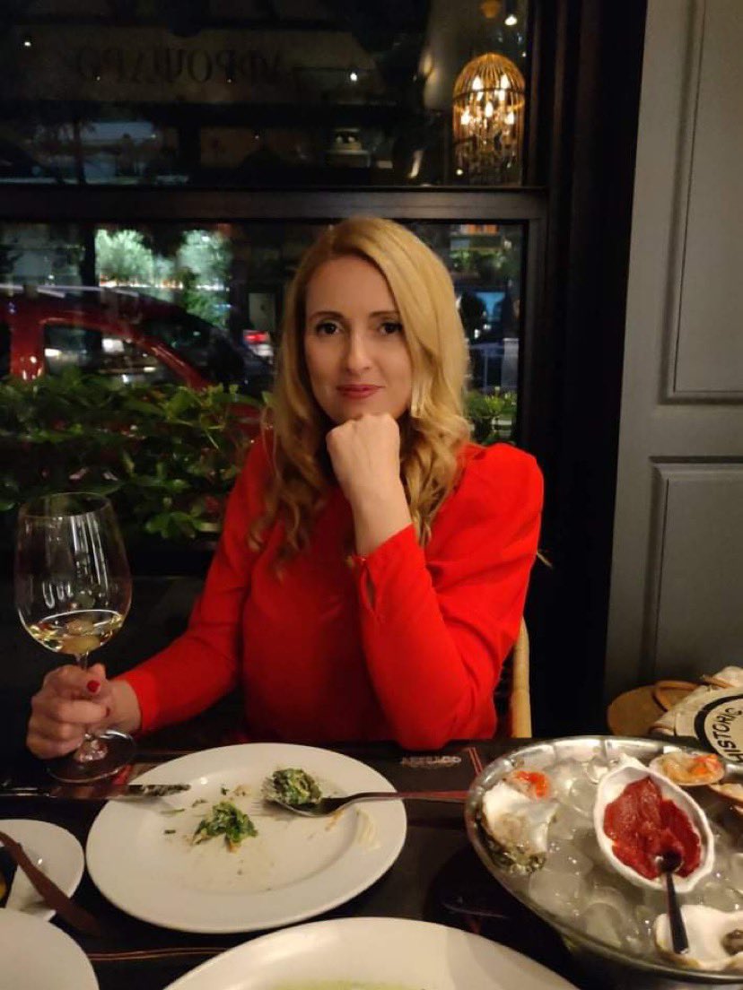AngelaPapavasi1's tweet photo. Παίχτρια του #GameOfChefs 👩🍳Δευτέρα-Πέμπτη και κριτής/γευσιγνώστης 👩🏼⚖️Παρασκευή-Κυριακή! #αφροψαρο #afropsaro #restaurant #seafood #θαλασσινα https://t.co/h9Ig1AqdDW
