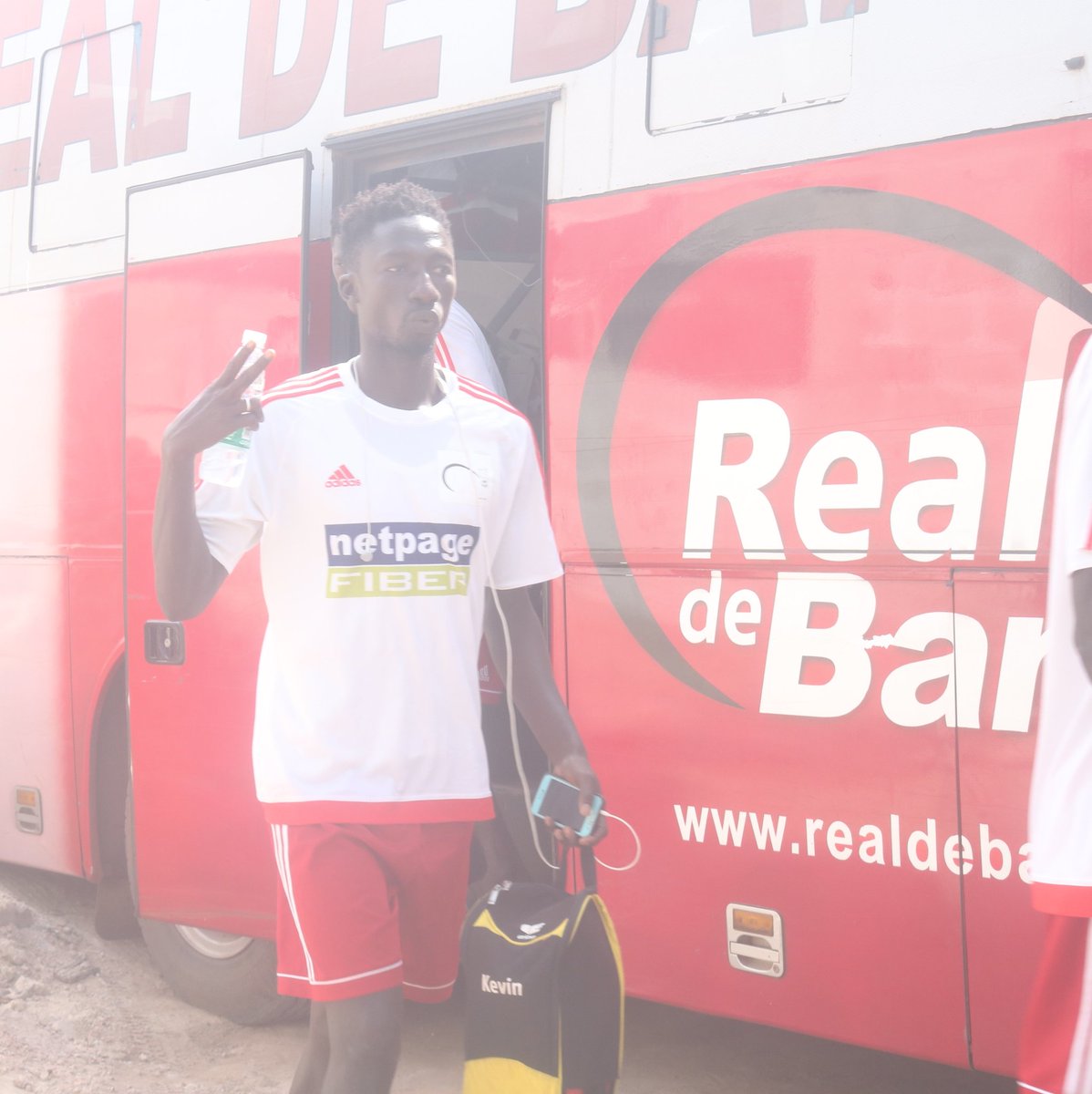 RealDeBanjulFC's tweet image. Watch Casa Sports vs Real De Banjul live ✌.

eSohna Sports will stream the game on its Facebook page, when the Casa Boys lock horns with us, at the Stade Aline Sitoe Diatta, at 16:30.

#RDB #CasaSports #InternationalClubFriendly #CityBoys #RealDeBanjul #NetPageFIBER
