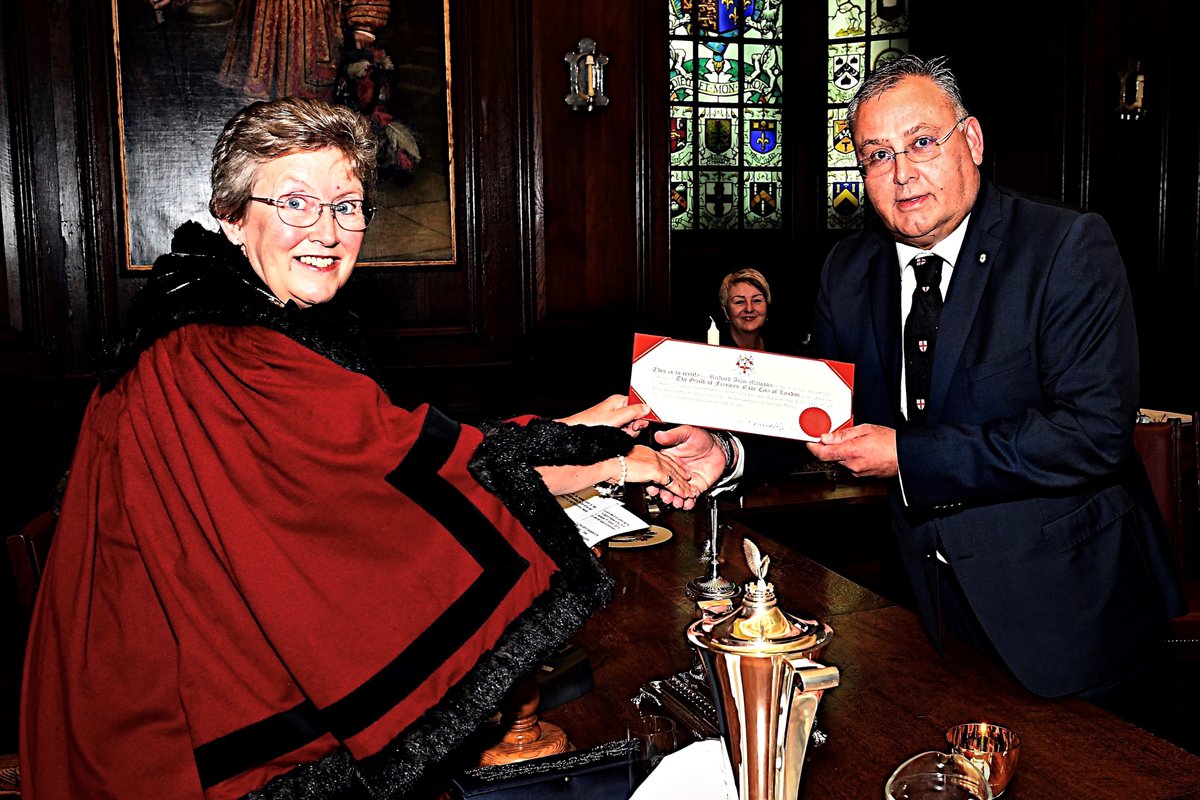 Our MD Richard finally made it to his Admission Ceremony for The Guild of Freemen of the City of London at Tallow Chandlers Hall. This should have taken place in 2020 but better late than never and is his last overdue outing. Back to work now.
#FreemanofLondon #Guild #Honoured