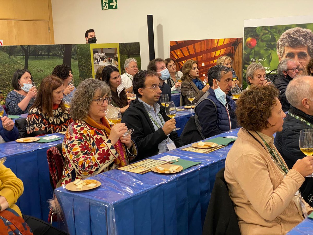 cheesefest2021's tweet photo. Maridaje en el Cider LAB de sidra espumosa DOP Sidra de Asturias - Ramos del Valle y @DOPGamoneu 

@SidraDasturias 

#ICF #CiderLAB
#sidradeasturiasDOP https://t.co/C2Ul5kKmX3