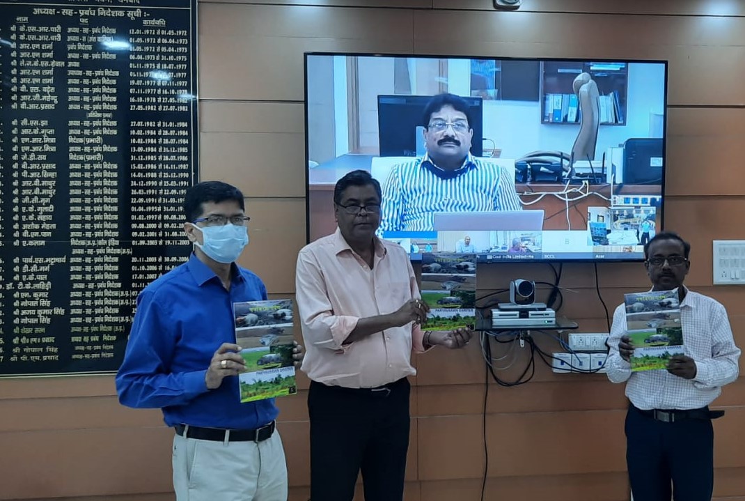 GreenBCCL's tweet photo. Checkout Paryavaran Darpan latest issue at https://t.co/wrMuh9bgIs @CCLRanchi @easterncoal @mahanadicoal @secl_cil @NCL_SINGRAULI @TeamWCL @cmpdil @BCCLofficial https://t.co/6Mj0eFv8hV
