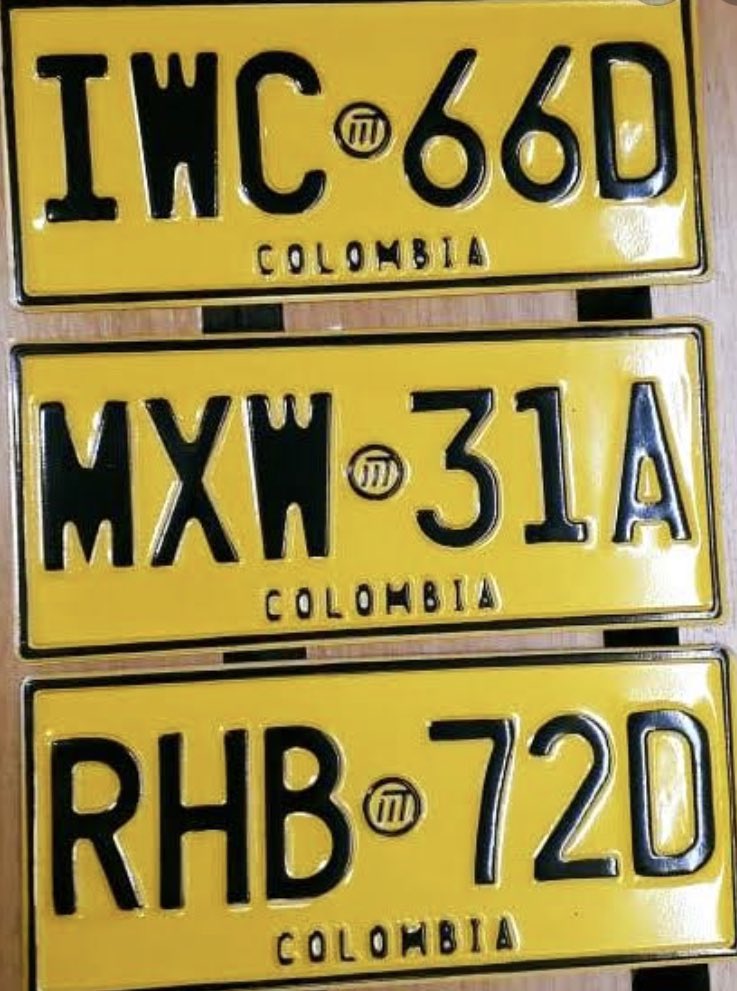 dianamrn2000's tweet photo. @AlertaGDL @EnriqueAlfaroR @omar_comunica @HectorXkamylla @Ramiro_Escoto @Indigo_GDL @LasNoticiasGDL @Meganoticias Los porta placas son adornos que no sirven de nada y al contrario imposibilitan la vista de las cámaras, es para mejorar la seguridad ciudadana de este país cada vez más inseguro, estas son las de mi país se ven mucho mejor y nunca han existido los portaplacas https://t.co/tUNHIuDxU7