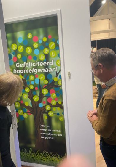 CallasFP's tweet photo. We zien door de bomen het bos niet meer!
Veel nieuwe boomeigenaren van het Credit Life bos.
Onze TOP adviseurs met de winnende sleutel hebben  op HypoVak een boom gekregen. Zij dragen hiermee bij aan het verwijderen van CO2 uit de atmosfeer.  #klimaatbeheersing #hypovak #duurzaam https://t.co/v8uiu8HDu3