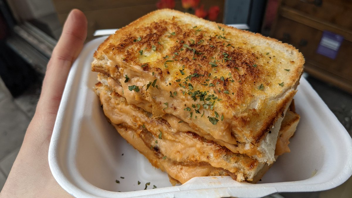 On Duke Street, #Leith, open for Friday takeaways is <a href="/faceplantfoods/">FacePlant</a> First visit. Grilled vegan Hawaiian. Tasty!