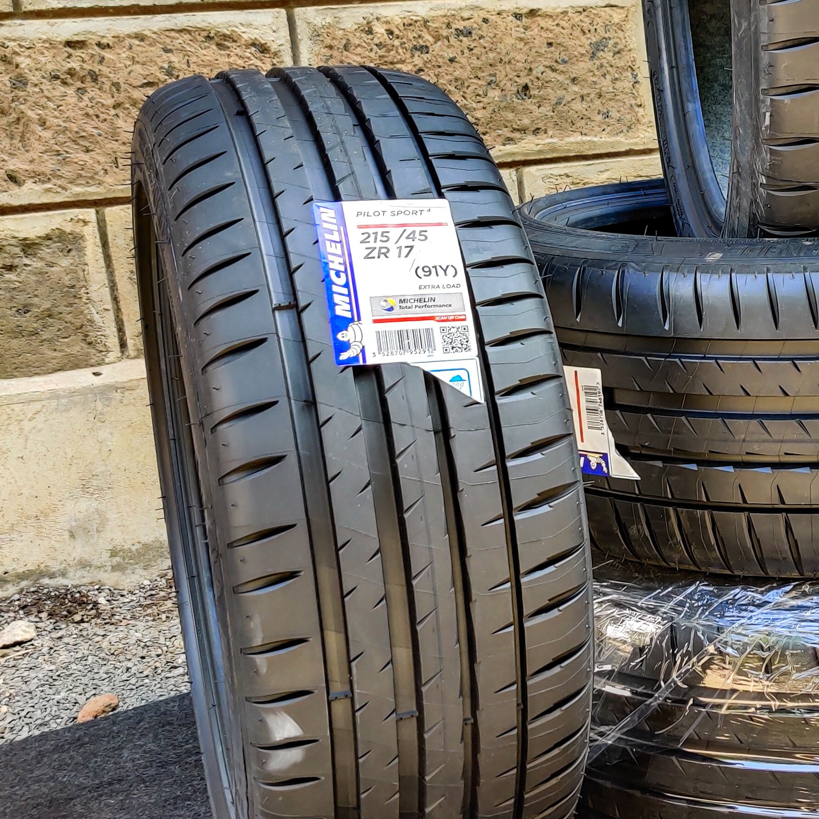 Michelin pilot sport 225 45 r17. Michelin Pilot Sport 4. Michelin Pilot Sport 4 s Евросоюз класс шины: Ultra High Performance технологии: Extra load. Michelin Pilot Sport 3 летняя в живую. 215 65 17 Мишлен реальные фото.